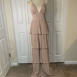Speechless Sz0 tiered champagne gold dress